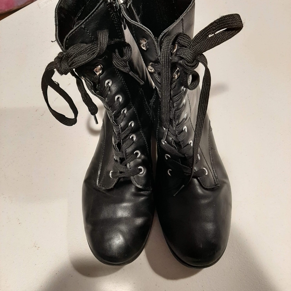 Women's combat boots